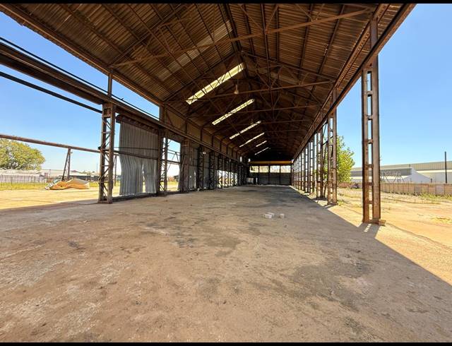 4,000M² WAREHOUSE FOR SALE IN BOKSBURG EAST